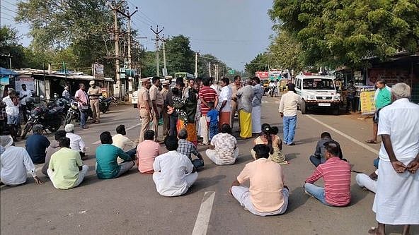 வாகனம் மோதியதில் தொழிலாளி உயிரிழப்பு