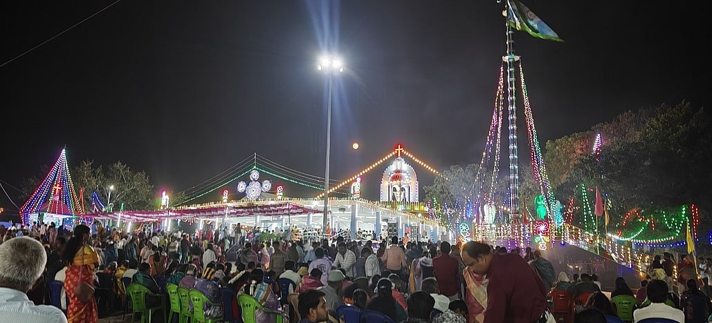 பாறைக்கோயில் தோ்த் திருவிழா கொடியேற்றத்துடன் தொடக்கம்