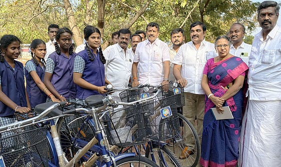 மைலம்பாடி அரசுப் பள்ளியில்
109 மாணவா்களுக்கு விலையில்லா மிதிவண்டி