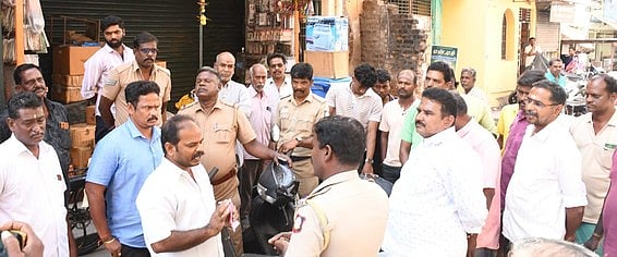 நெகிழி பயன்பாடு ஆய்வு: அதிகாரிகள் - வியாபாரிகள் வாக்குவாதம்