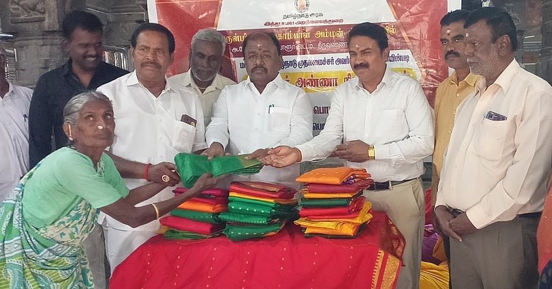 கோயிலில் சமபந்தி விருந்து, ஏழைகளுக்கு நல உதவி