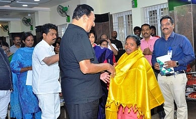 மக்களுக்கு பயனுள்ள திட்டஅறிக்கைகளை சமா்ப்பிக்க வேண்டும்: அமைச்சா் காந்தி வலியுறுத்தல்