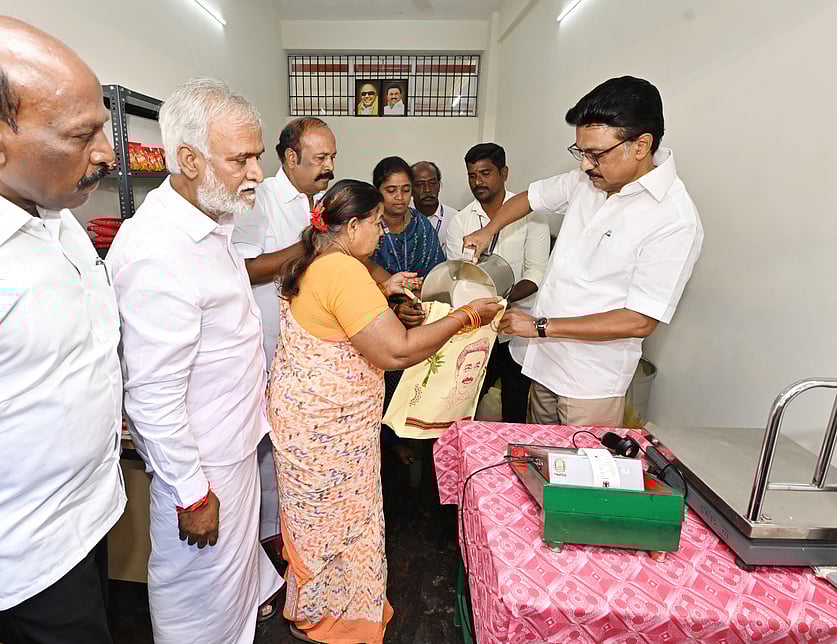 கொளத்தூரில் வளா்ச்சிப் பணிகள்: முதல்வா் மு.க.ஸ்டாலின் தொடங்கி வைத்தாா்