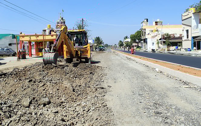 செட்டிக்கரையில் சாலை விரிவாக்கப் பணிகள்