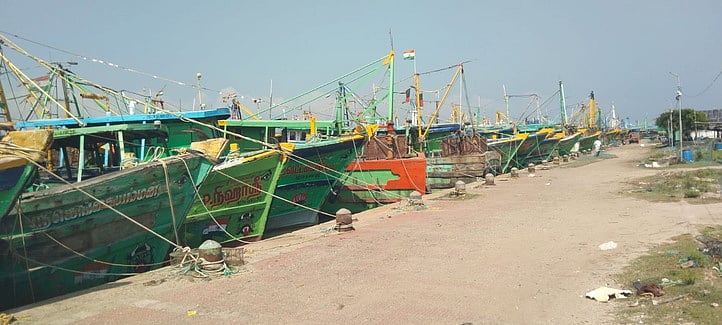 பழையாறு துறைமுகத்தில்
அதிவேக விசைப் படகுகளுக்கு  தடை விதிக்க வலியுறுத்தல்