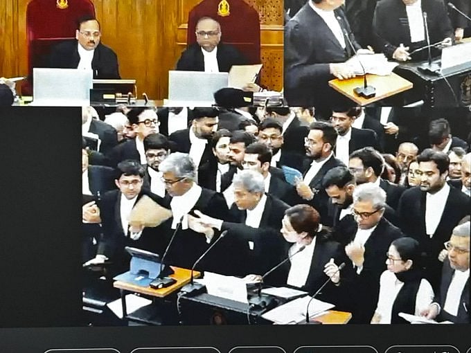 வாக்காளரை துன்புறுத்தாதீர்; ஆதாரை ஏற்றுக்கொள்க: உச்ச நீதிமன்றத்தில் மமதா வாதம்