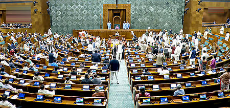 மக்களவையில் தொடா்ந்து அமளி: பிரதமா் உரைக்கு முன்பே ஒத்திவைப்பு