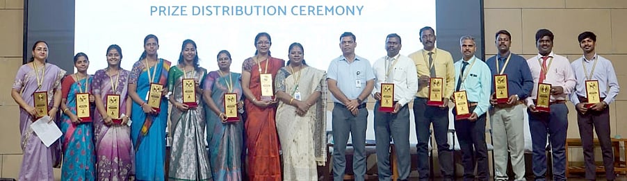 மாணவா்களுக்குப் பரிசளிப்பு