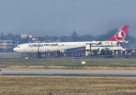 236 பயணிகள் சென்ற நேபாளம் - துருக்கி விமானத்தில் தீ? கொல்கத்தாவில் தரையிறக்கம்! 