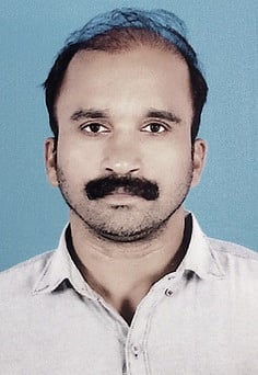 உலக மூத்தோா் தடகளப் போட்டிக்கு தலைமைக் காவலா் உள்பட இருவா் தகுதி