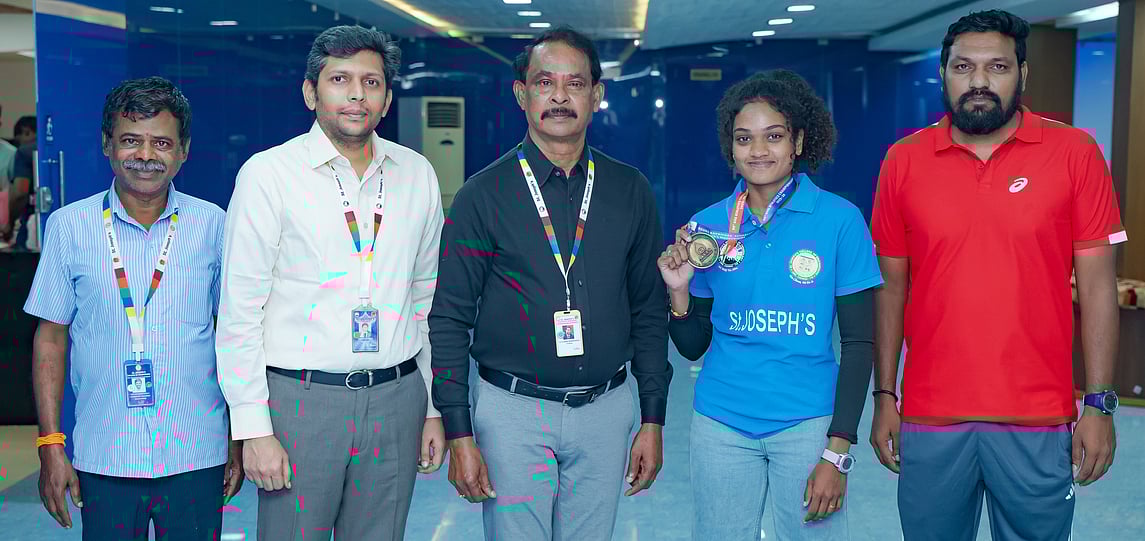 அகில இந்திய தடகளம்:  தங்கம் வென்றாா் சென்னை மாணவி