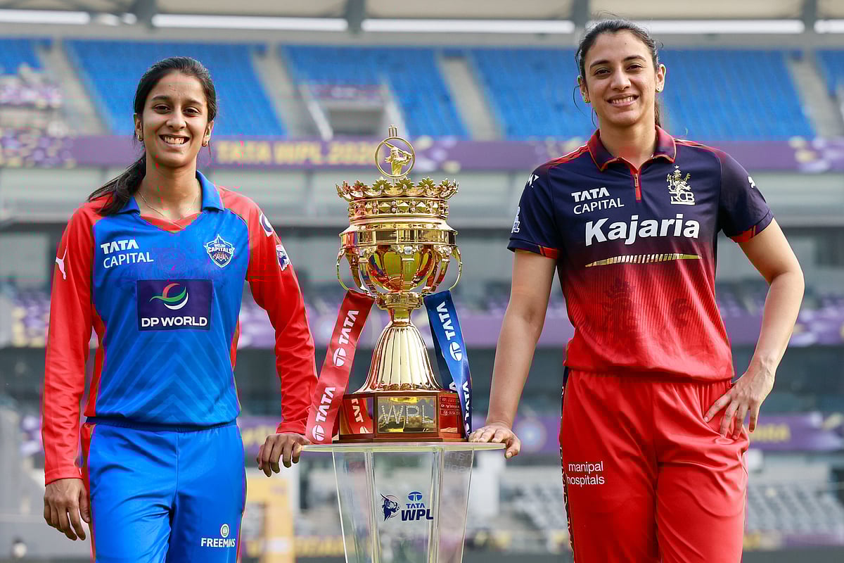 மகளிர் பிரீமியர் லீக் இறுதிப்போட்டி: தில்லி கேபிடல்ஸ் பேட்டிங்!