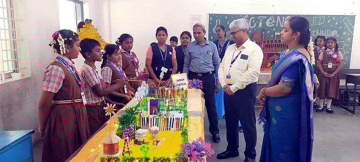 பள்ளியில் அறிவியல் கண்காட்சி