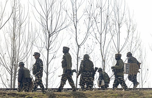 மகாராஷ்டிரம்: 7 நக்ஸல்கள் சுட்டுக் கொலை