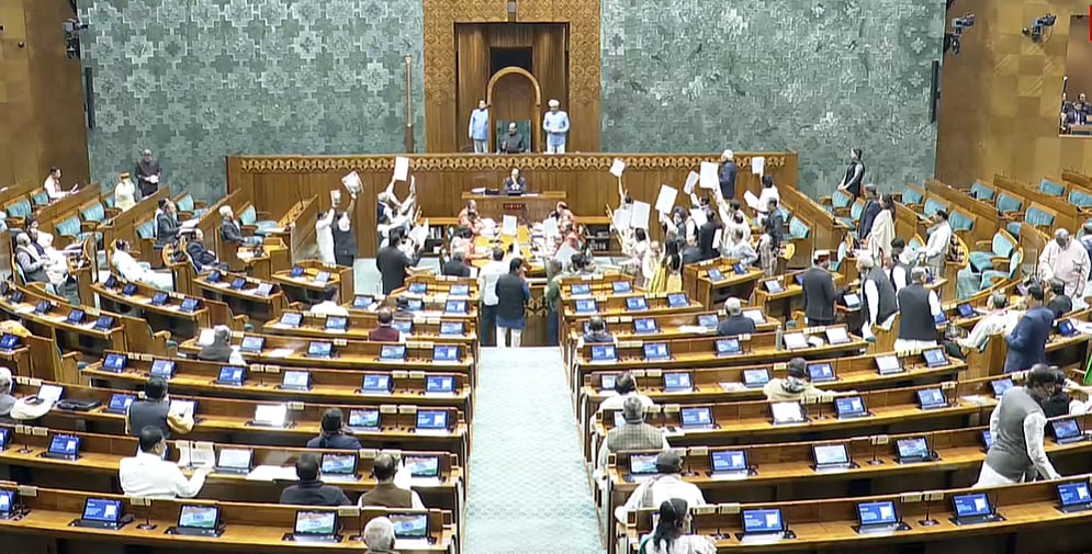 தொடரும் அமளி! மக்களவை பிப். 9 வரை ஒத்திவைப்பு!