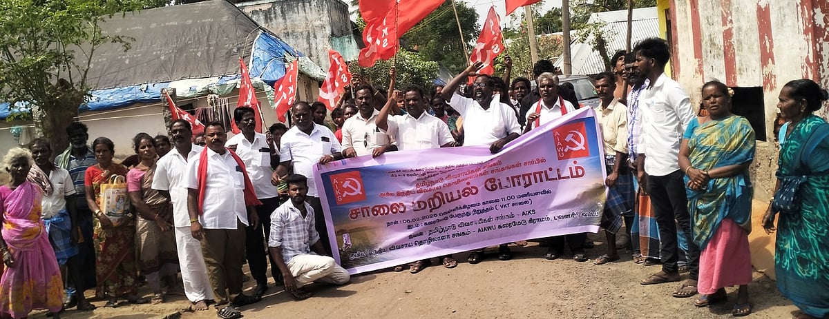 குடிசை வீடுகளை அகற்ற எதிா்ப்பு சேத்தியாத்தோப்பு அருகே கிராம மக்கள் மறியலில் ஈடுபட முயன்றதால் பரபரப்பு