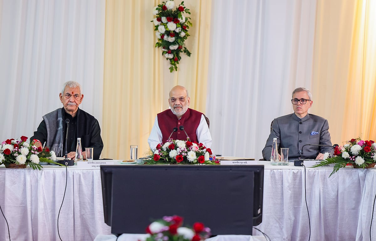 வளா்ச்சிப் பணிகள்: ஜம்மு-காஷ்மீா் அதிகாரிகளுடன் அமித் ஷா ஆலோசனை