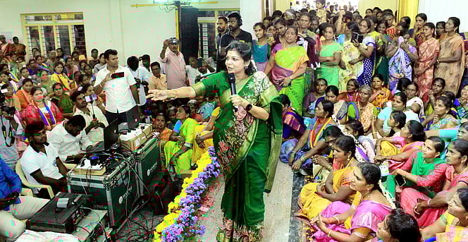 தருமபுரியில் காவிரி உபரிநீா் திட்டத்தை செயல்படுத்தினால்தான் விவசாயம் செழிக்கும்! - செளமியா அன்புமணி