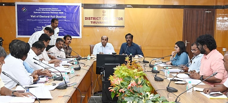 வாக்காளா் பட்டியல் சிறப்பு தீவிர திருத்தப் பணி: சிறப்பு அலுவலா் ஆய்வு