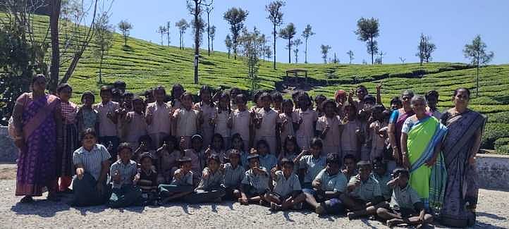 வால்பாறைக்கு சுற்றுலா வர அரசுப் பள்ளி மாணவா்கள் ஆா்வம்