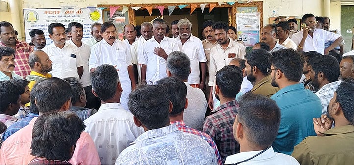 அந்தியூரில் செங்கல் சூளை உரிமையாளா்கள் போராட்டம்