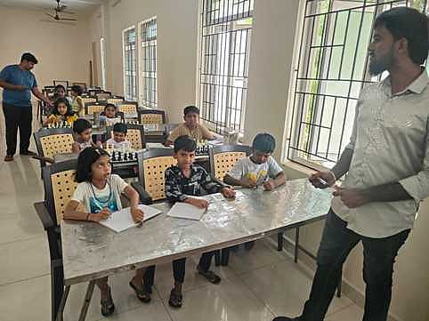 காவல் துறையினரின் குழந்தைகளுக்கு சதுரங்க பயிற்சி