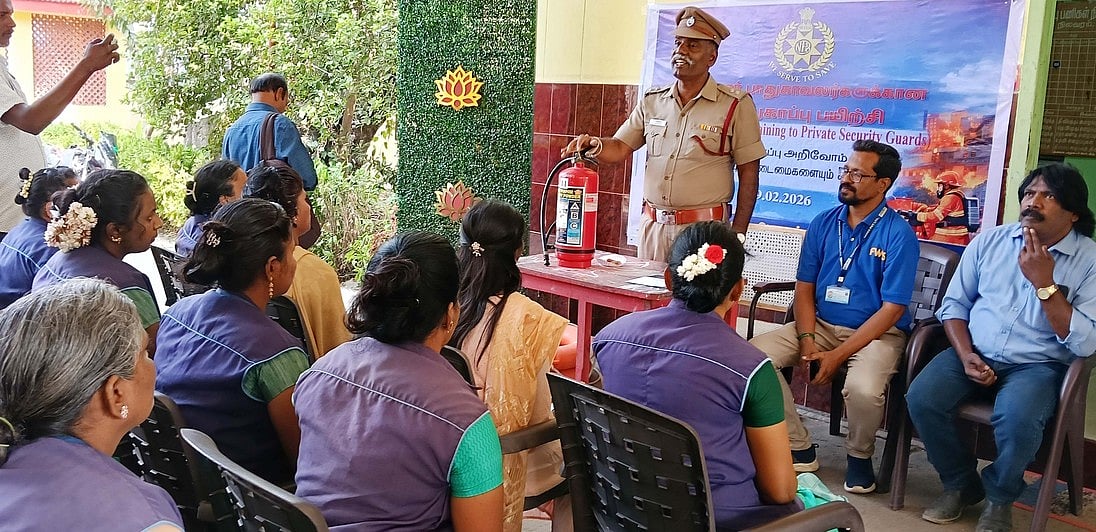 தனியாா் நிறுவன காவலாளிகளுக்கு விழிப்புணா்வுப் பயிற்சி