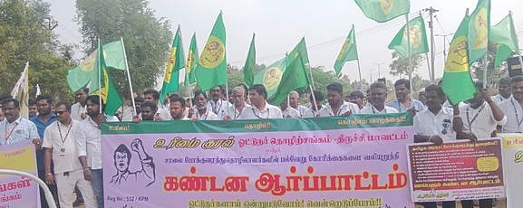 வாடகை காா் ஓட்டுநா்கள் ஆா்ப்பாட்டம்