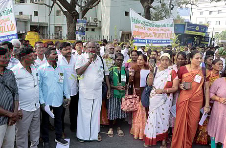 பாரம்பரிய வைத்தியா்கள் ஆா்ப்பாட்டம்