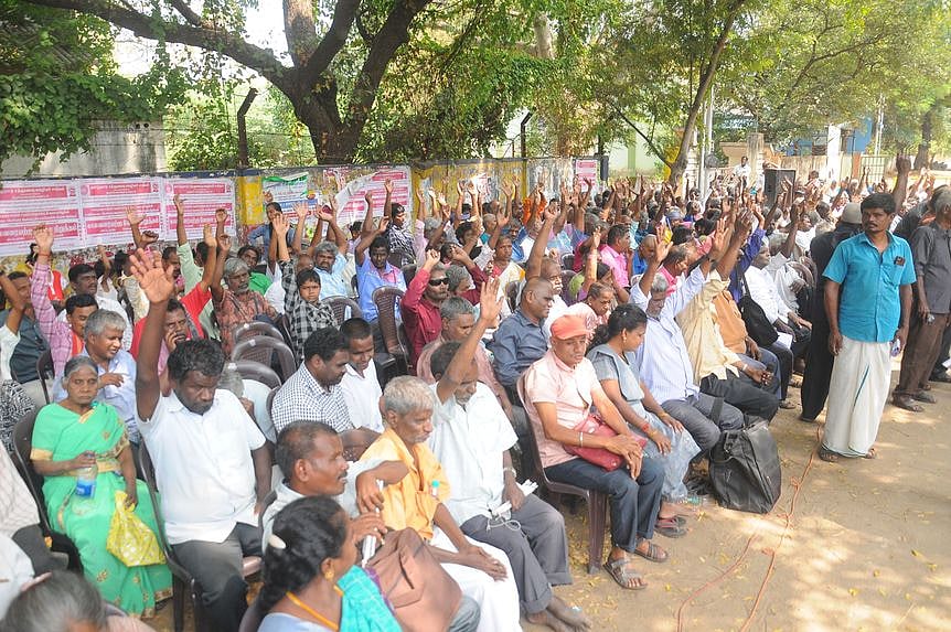 அரசு வேலை கோரி பாா்வையற்றோா் உண்ணாவிரதம்!