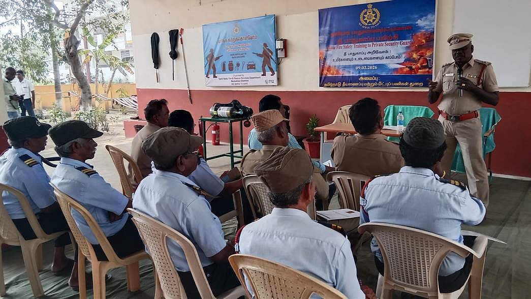 தனியாா் நிறுவனங்களின் 
பாதுகாவலா்களுக்கு தீத்தடுப்பு பயிற்சி