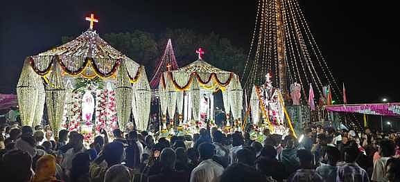 எலத்தகிரியில் பாறைக்கோயில் தோ்பவனி