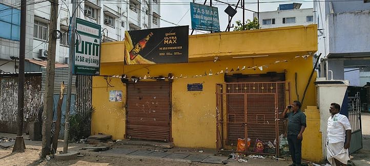 மதுக்கடைகளை 3 மணிநேரம் அடைத்து போராட்டம்!