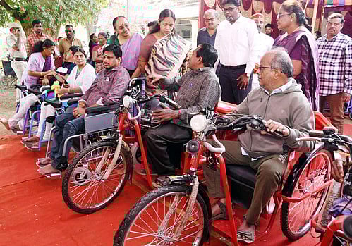 மாற்றுத்திறனாளிகளுக்கு 
ரூ. 58.13 லட்சத்தில் உதவி உபகரணங்கள்