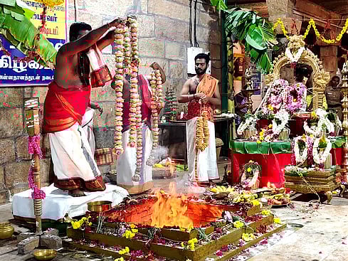 திருக்கோஷ்டியூா் வைரவன்பட்டியில் 
தேய்பிறை அஷ்டமி வழிபாடு