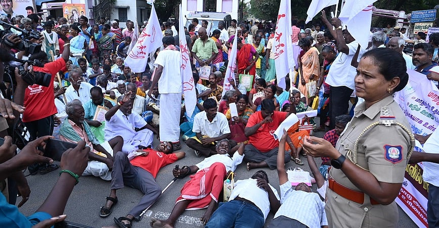 விழுப்புரத்தில் மறியலில் ஈடுபட்ட மாற்றுத் திறனாளிகள் 404 போ் கைது