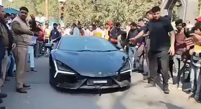 சொகுசு கார் விபத்து : தொழிலதிபர் மகன் காரை ஓட்டவில்லை! சரணடைகிறார் ஓட்டுநர்?