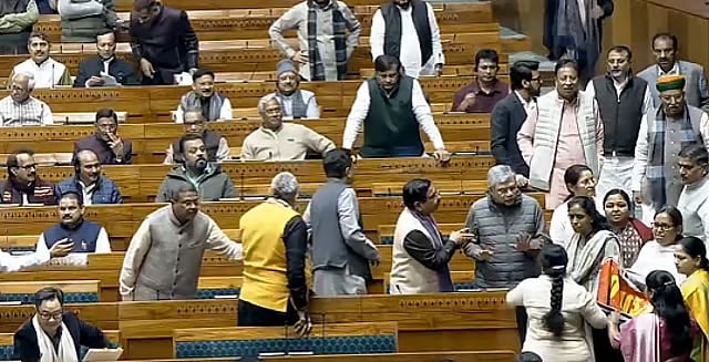 அவைக்குள் தீங்கிழைக்கும் செயல்கள்: எதிா்க்கட்சி எம்.பி. க்கள் மீது நடவடிக்கை! பாஜக பெண் எம்.பி.க்கள் வலியுறுத்தல்!