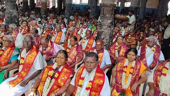 நெல்லையப்பா் கோயிலில் முதிய தம்பதிகள் சிறப்பிப்பு