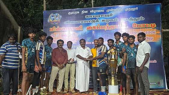 மாவட்ட வாலிபால் போட்டி:
சுவிசேஷபுரம் அணி முதலிடம்