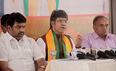 வளா்ந்த தமிழ்நாடு உருவாக திமுக தடையாக உள்ளது