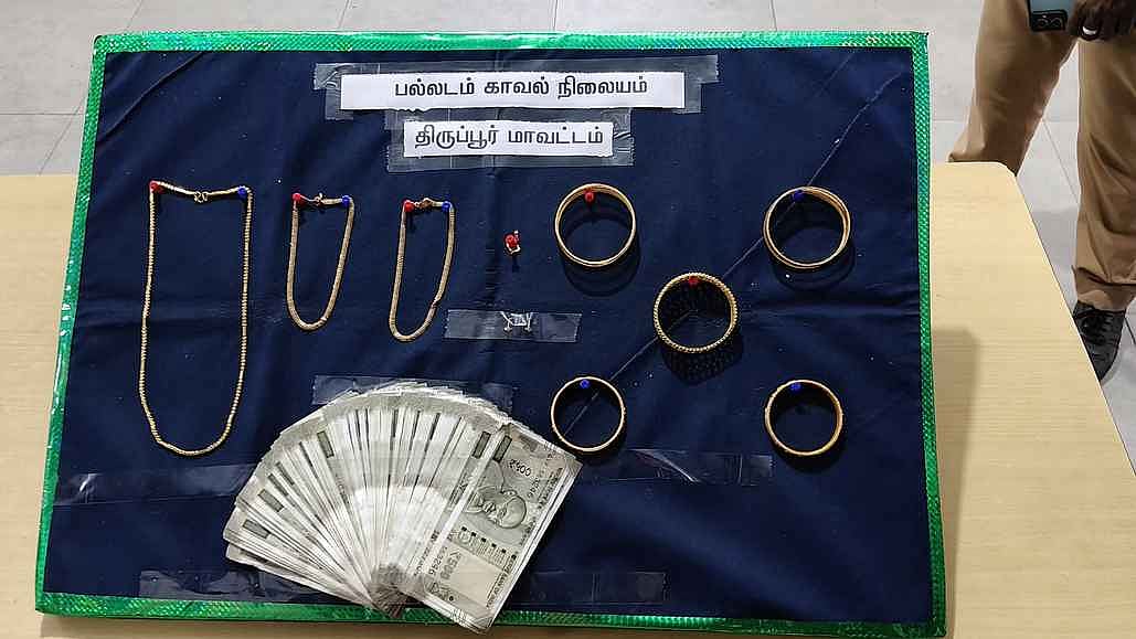 நகை திருட்டு வழக்கில் இருவா் கைது: 15 பவுன் பறிமுதல்