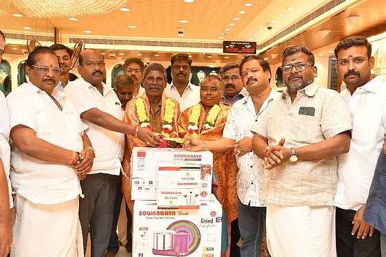 தூய்மைப் பணியாளருக்கு பாராட்டு