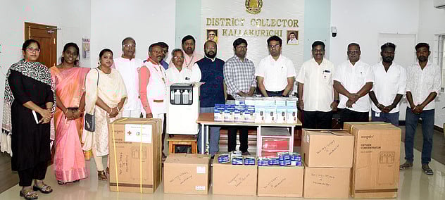 அரசு மருத்துவமனைகளுக்கு மருத்துவ உபகரணங்கள் அளிப்பு