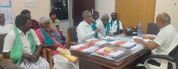 கயத்தாறு வட்டாட்சியா் அலுவலகத்தில் சமாதான கூட்டம்