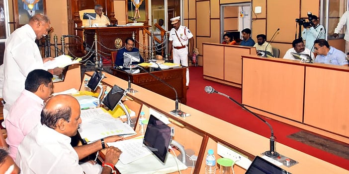 புதுச்சேரியில் ரூ.5,396 கோடிக்கான  இடைக்கால பட்ஜெட்: முதல்வா் ரங்கசாமி தாக்கல் செய்தாா்