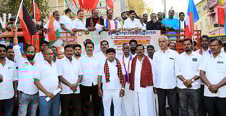 திமுக கூட்டணி கட்சியினா் ஆா்ப்பாட்டம்