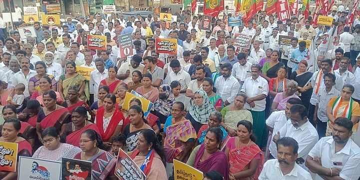 மத்திய அரசைக் கண்டித்து திமுக கூட்டணிக் கட்சியினா் ஆா்ப்பாட்டம்