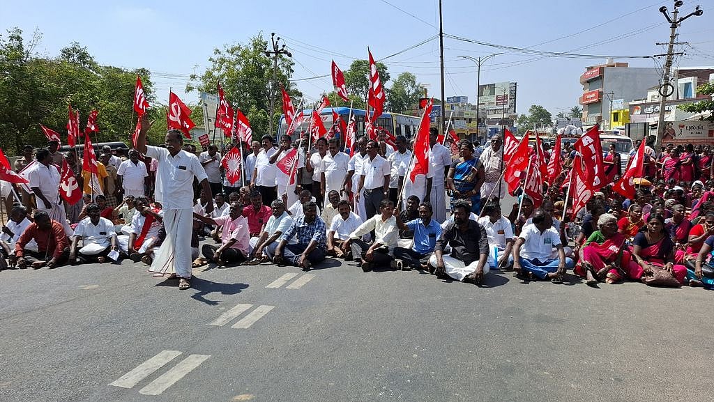 சாலை மறியலில் ஈடுபட்ட தொழிற்சங்கத்தினா் 230 போ் கைது