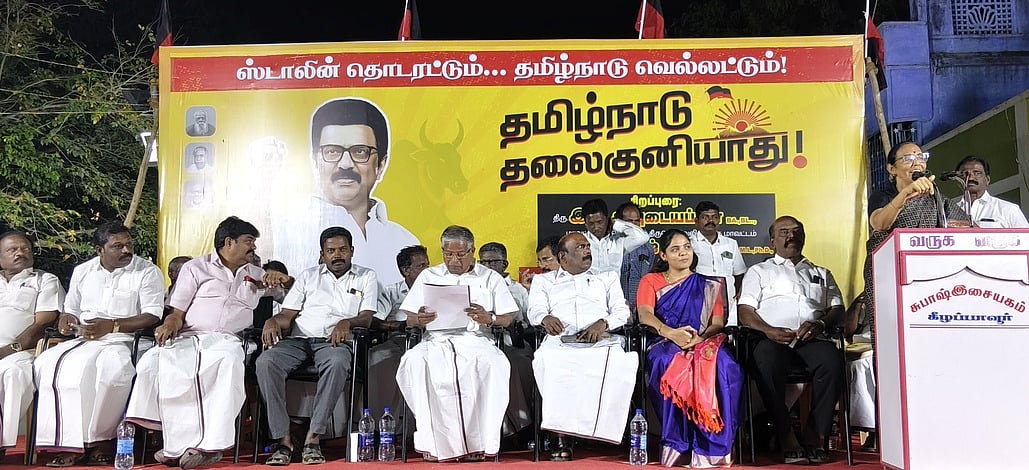 கீழப்பாவூரில் திமுக பொதுக்கூட்டம்